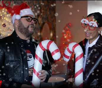 Tyler from the Barenaked Ladies on Etalk decorating cookies at Le Dolci