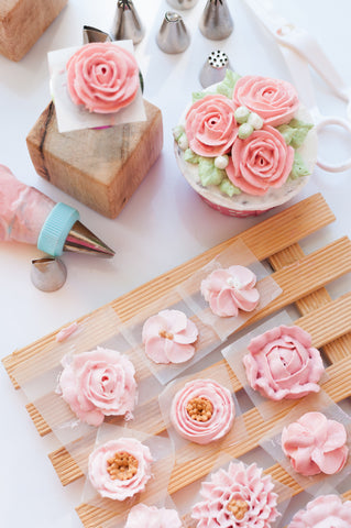 Less intensive, more in person, take our Buttercream Flower Cake Class
